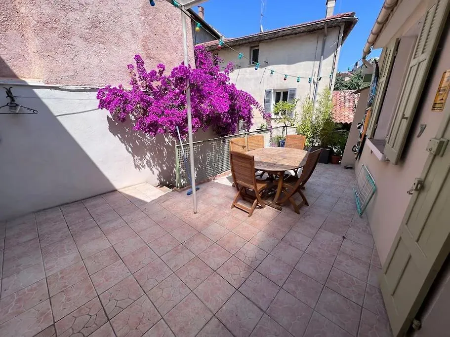 Maison Dans Les Rues Pietonnes Du Vieux Hyeres Apartman 0*,  Franciaország